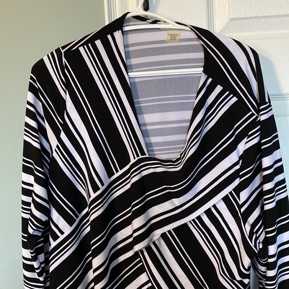 Top - Picture 2 of 3